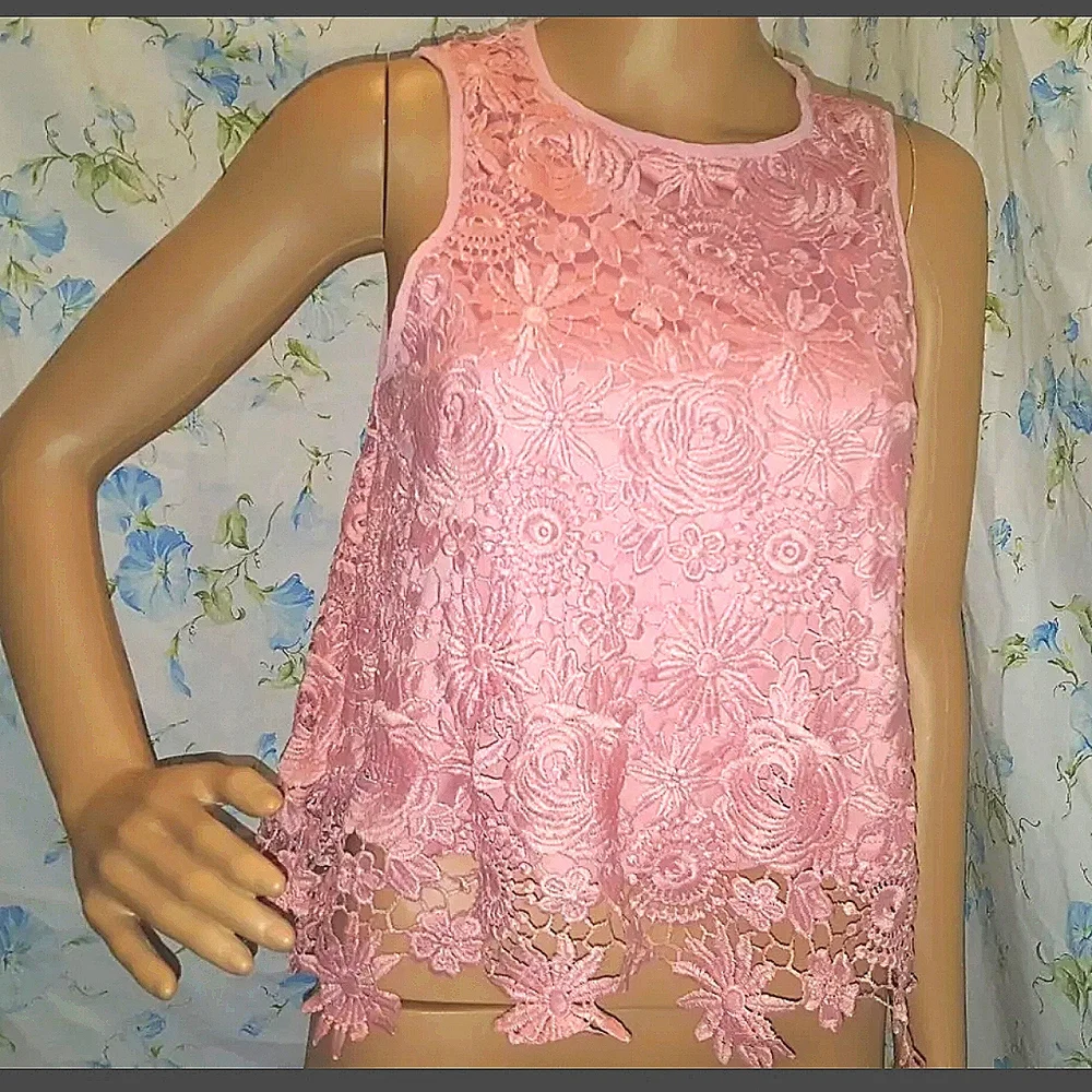 Iris size medium pink embroidered tank top - Picture 1 of 12